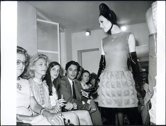 Bacall e Delon Sfilata Pierre Cardin 1968 Ft 36893 - Stampa 24x18 cm - Farabola Stampa ai sali d'argento