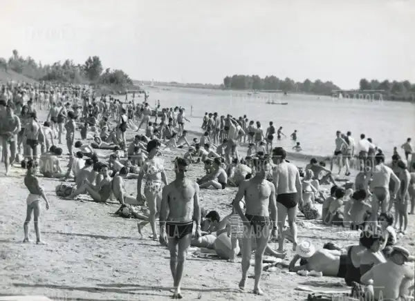 Bagnanti all'Idroscalo, Milano, 1960 - Farabola Immagine digitale