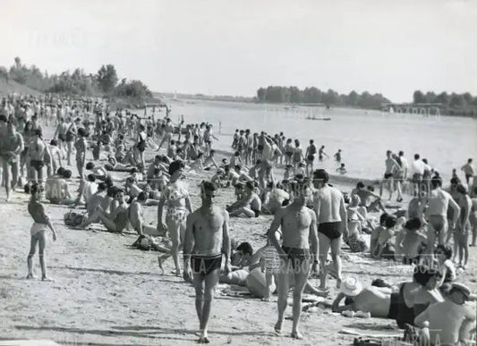 Bagnanti all'Idroscalo, Milano, 1960 - Farabola Immagine digitale