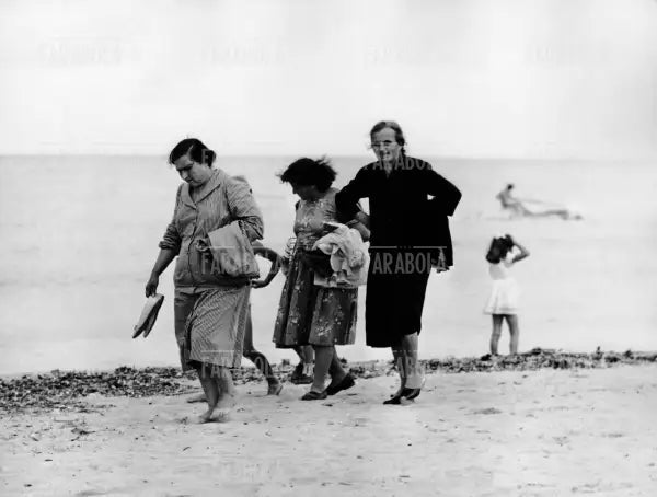 Bagnanti della domenica a Milano Marittima, 1960 - Farabola Immagine digitale