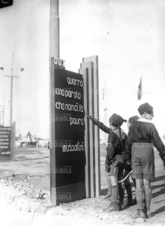 Balilla moschettieri al Campo Mussolini, Roma, 1934 - Farabola Immagine digitale