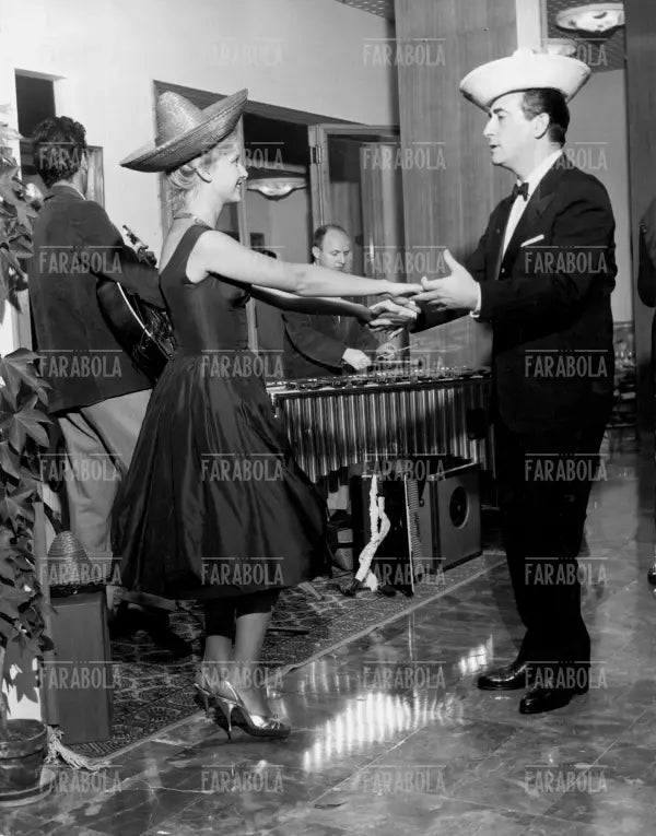 Ballo con cotillons all'Hotel Park Suisse di Santa Margherita Ligure, 1960 - Farabola Immagine digitale