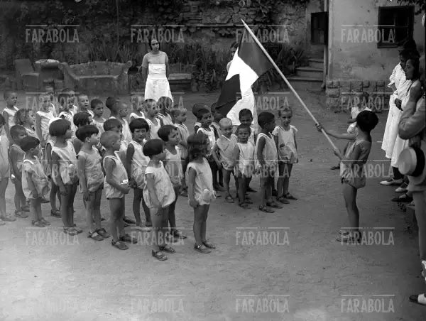 Bambini di una colonia dell'Opera Maternità Infanzia, Roma, 1931 - Farabola Immagine digitale