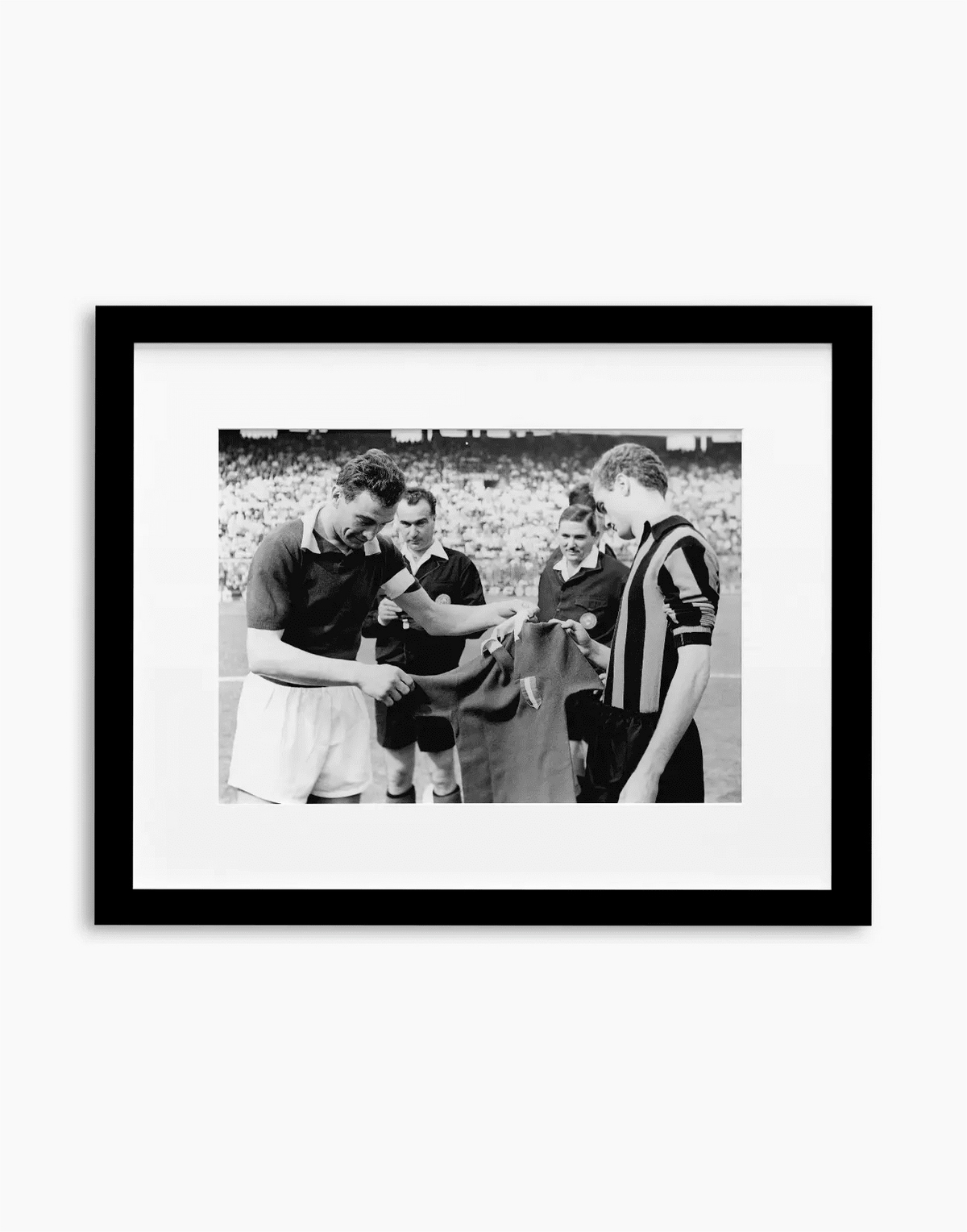 Bearzot e Mazzola, Torino-Inter 1963 — stampa fine art con cornice nera