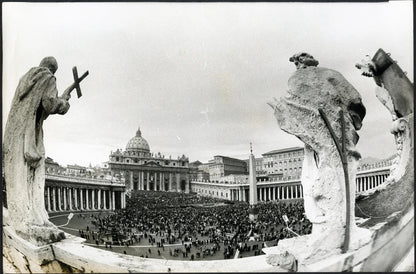 Benedezioni in piazza San Pietro 1980 Ft 4827 - Stampa 20x30 cm - Farabola Stampa ai sali d'argento