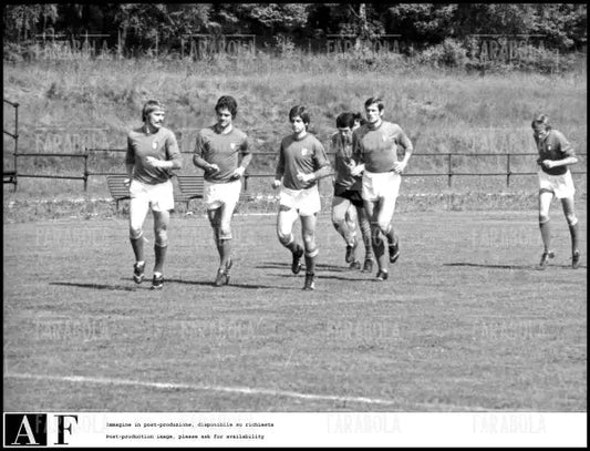 Benetti, Capello, Rivera, Zoff e Facchetti durante un allenamento della nazionale, 1974 - Farabola Immagine digitale