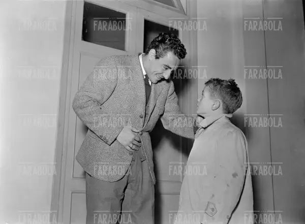 Benito Lorenzi con Sandro Mazzola, Milano, 1950 - Farabola Immagine digitale