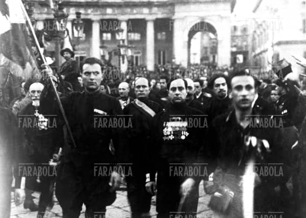Benito Mussolini a Napoli, 1922 - Farabola Immagine digitale