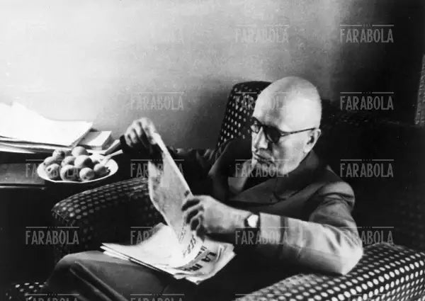 Benito Mussolini a Salò, 1945 - Farabola Immagine digitale