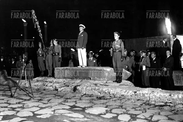Benito Mussolini al Foro Romano, 1933 - Farabola Immagine digitale