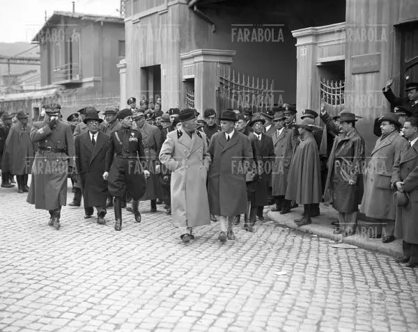 Benito Mussolini alla fabbrica Bombrini, Colleferro, 1938 - Farabola Immagine digitale