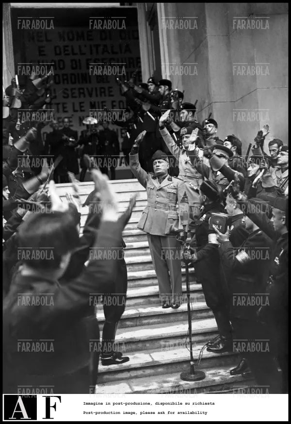 Benito Mussolini alla Mostra della Rivoluzione Fascista, 1937 - Farabola Immagine digitale