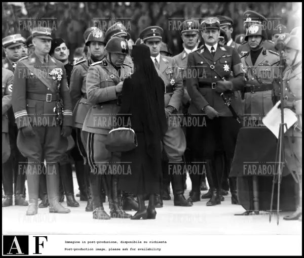 Benito Mussolini alle Celebrazioni del XV Annuale della Rivoluzione Fascista, 1937 - Farabola Immagine digitale