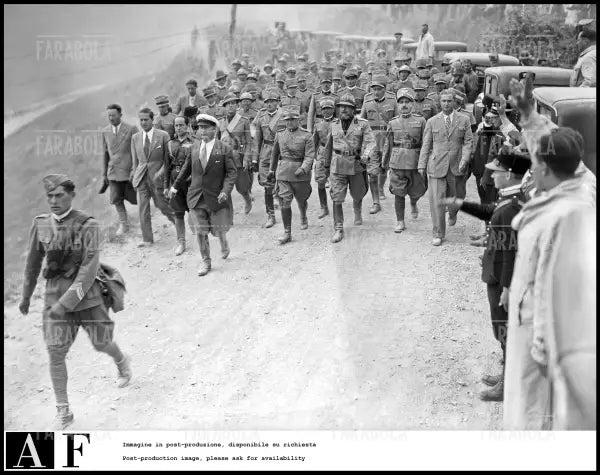 Benito Mussolini con la Fanteria, 1933 - Farabola Immagine digitale