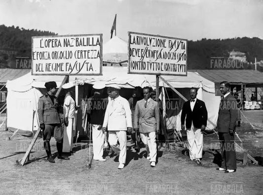 Benito Mussolini in visita al campo di Macchia Madama, 1931 - Farabola Immagine digitale