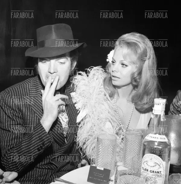 Beppe Piroddi e Odile Rodin alla festa organizzata da Marina Cicogna, 1968 - Farabola Immagine digitale