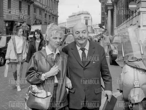 Bernard Blier con la moglie, Roma, 1987 - Farabola Immagine digitale