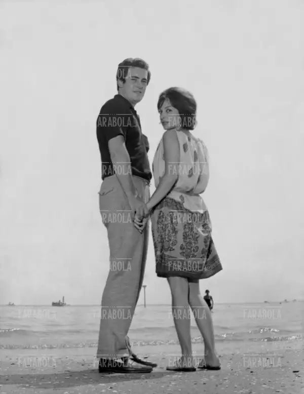 Bernardo Bertolucci e Adriana Asti, Festival di Venezia, 1962 - Farabola Immagine digitale