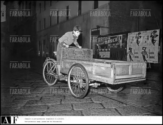 Bicicletta con carretto, Milano, 1949 - Farabola Immagine digitale