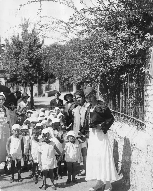 Bimbi di una colonia dell'Opera Nazionale Maternità Infanzia, Roma, 1932 - Farabola Immagine digitale