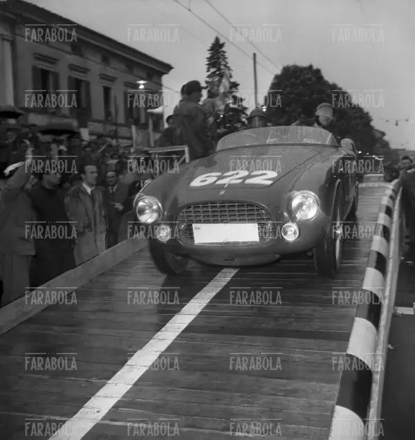 Biondetti ed Ercoli su Ferrari 225S, Mille Miglia, 1952 - Farabola Immagine digitale