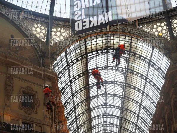 Blitz di Greenpeace in Galleria Vittorio Emanuele II, Milano, 2014 - Farabola Immagine digitale