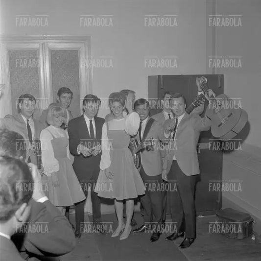 Bobby Solo con i Minstrels, Festival di Sanremo, 1965 - Farabola Immagine digitale