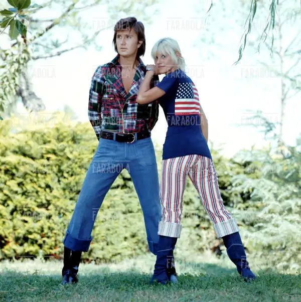 Bobby Solo con la moglie Sophie, anni 60 - Farabola Immagine digitale