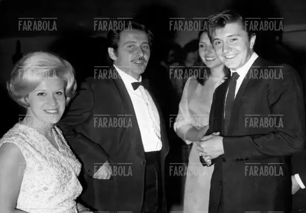 Bobby Solo, Domenico Modugno e Donatella Moretti, Cantagiro, 1966 - Farabola Immagine digitale