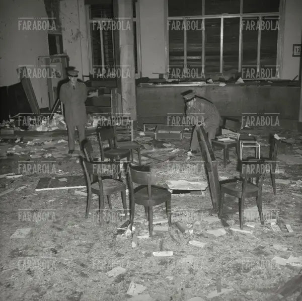 Bomba alla Banca Nazionale dell'Agricoltura in Piazza Fontana, Milano, 1969 - Farabola Immagine digitale