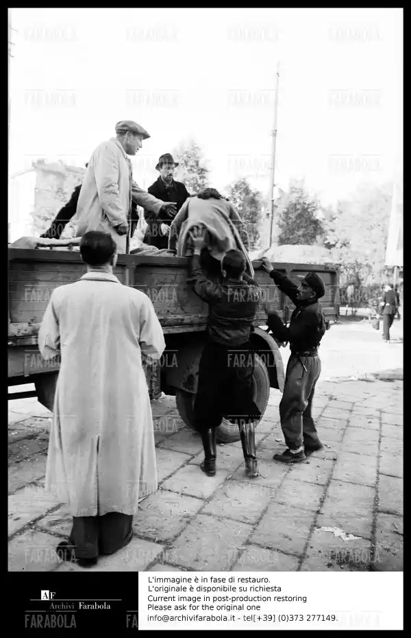 Bombe a Milano, 1943 - Farabola Immagine digitale