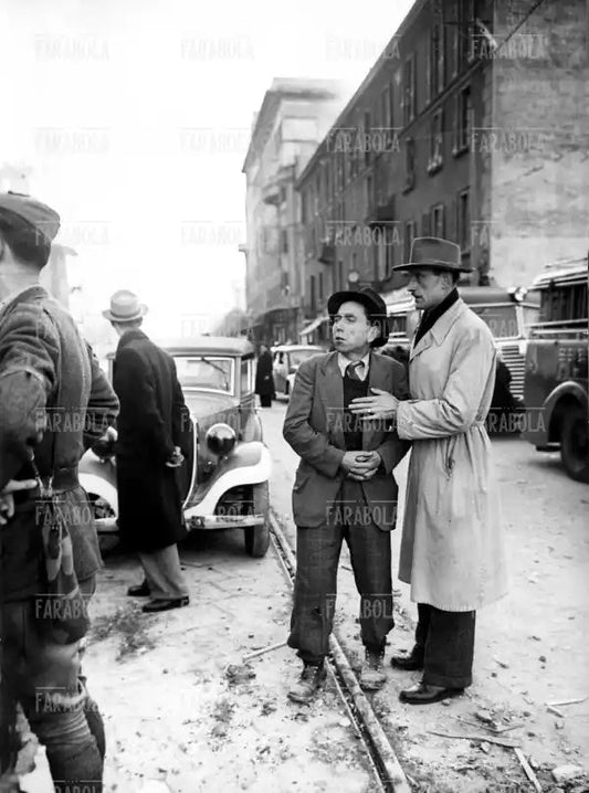 Bombe a Milano, 1943 - Farabola Immagine digitale