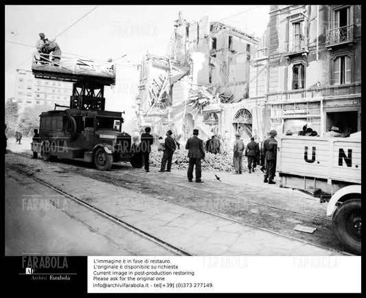 Bombe a Milano, 1943 - Farabola Immagine digitale