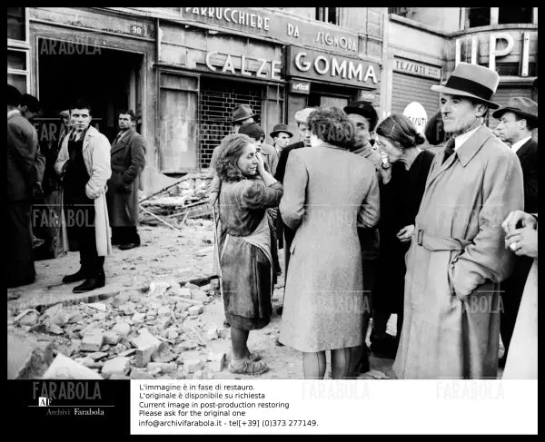 Bombe a Milano, 1943 - Farabola Immagine digitale