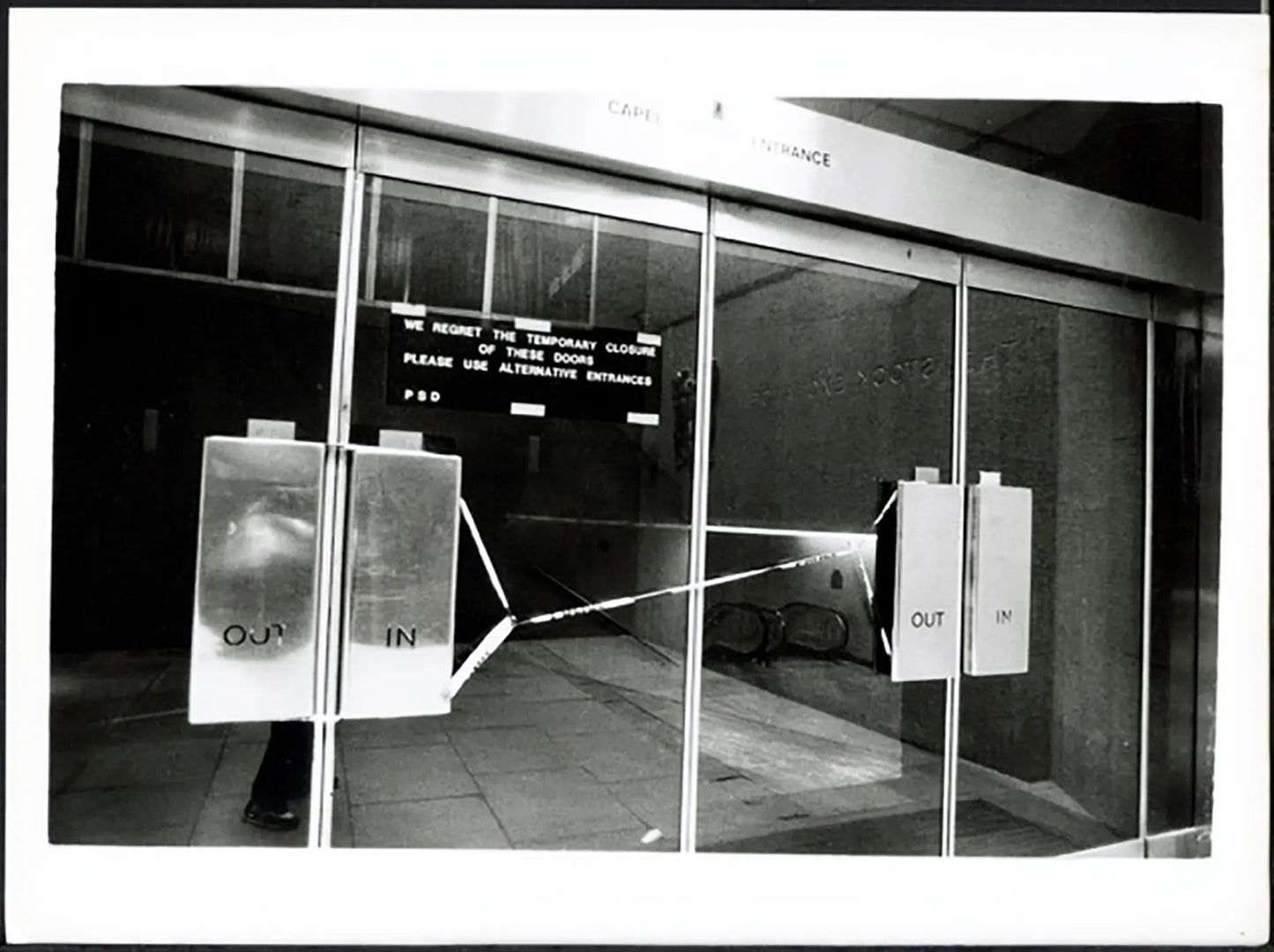 Borsa di Londra chiusa dopo attentato 1990 Ft 38056 - Stampa 24x18 cm - Farabola Stampa ai sali d'argento