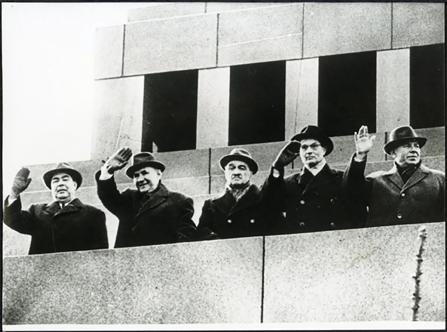 Breznev in tribuna d'onore a Mosca 1965 Ft 37976 - Stampa 24x18 cm - Farabola Stampa ai sali d'argento (anni 90)