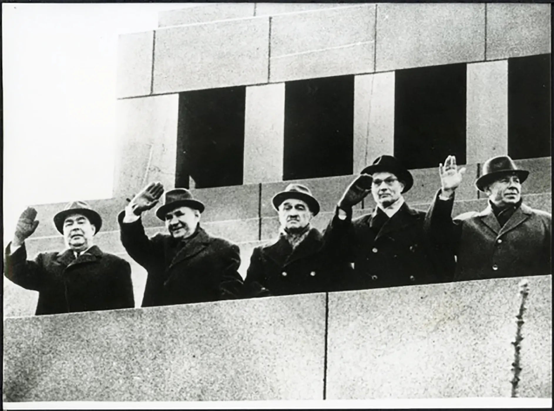 Breznev in tribuna d'onore a Mosca 1965 Ft 37976 - Stampa 24x18 cm - Farabola Stampa ai sali d'argento (anni 90)