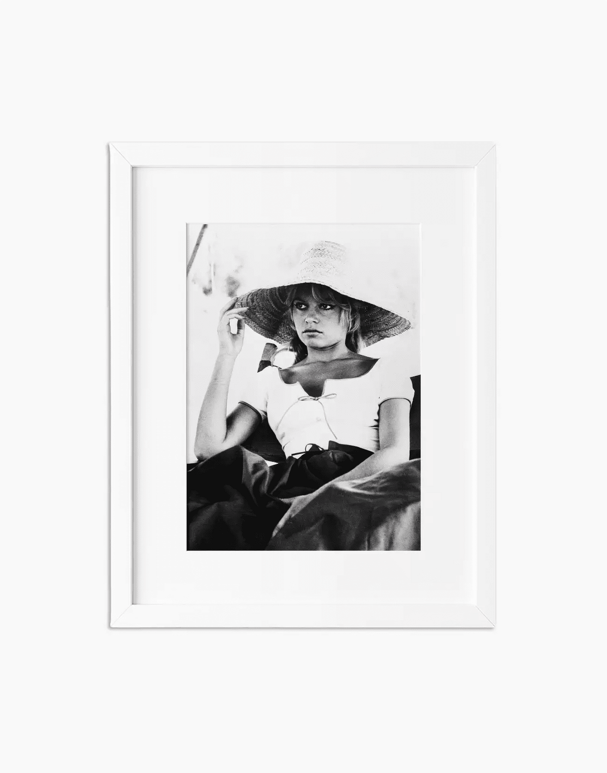 Brigitte Bardot, 1958 — stampa fine art con cornice bianca