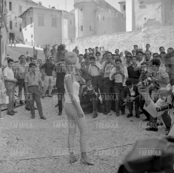 Brigitte Bardot a Spoleto, 1961 - Farabola Immagine digitale