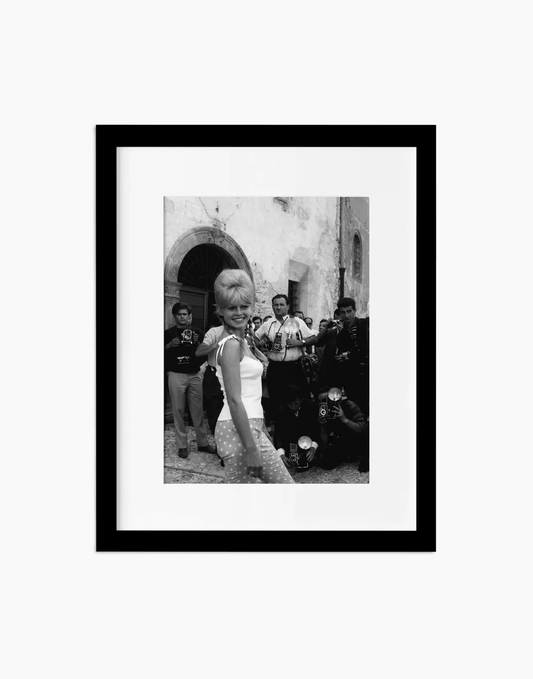 Brigitte Bardot a Spoleto, 1961 - Farabola WhiteWall App Product
