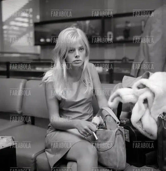 Britt Ekland a Linate, Milano, 1965 - Farabola Immagine digitale