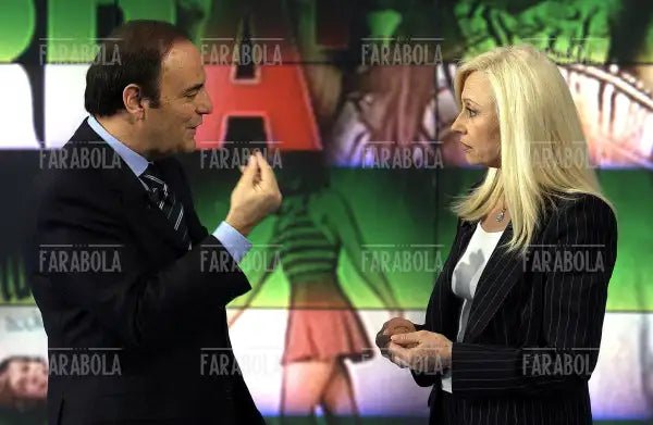 Bruno Vespa e Raffaella Carrà, Porta a Porta, 2002 - Farabola Immagine digitale