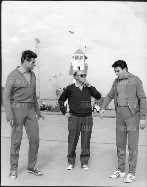Buffon, Ferrari e Mattrel a Santiago, Mondiali di calcio in Cile, 1962 - Farabola Immagine digitale