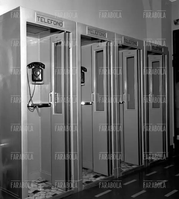 Cabine Telefoniche nella Sala Stampa, Stadio San Siro, Milano, 1965 - Farabola Immagine digitale