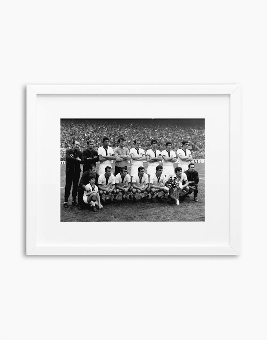 Cagliari, Formazione, 1970 — stampa fine art con cornice bianca