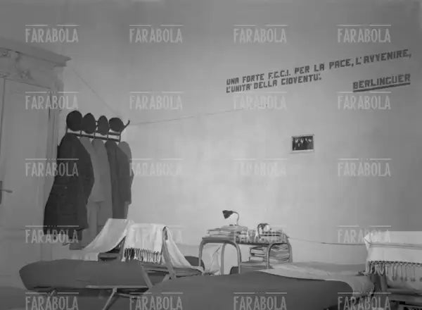 Camera degli allievi della scuola di Partito del Partito Comunista, Milano, 1950 - Farabola Immagine digitale