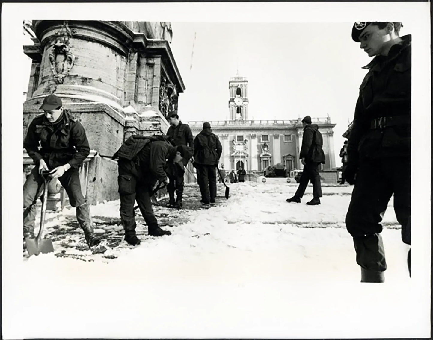 Campisoglio sotto la neve Roma 1985 Ft 37732 - Stampa 24x30 cm - Farabola Stampa ai sali d'argento