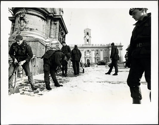 Campisoglio sotto la neve Roma 1985 Ft 37732 - Stampa 24x30 cm - Farabola Stampa ai sali d'argento