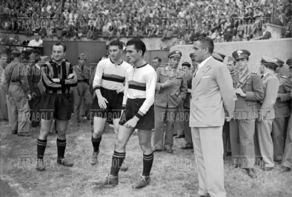 Cappelli, Giacomazzi e Guaita, Inter vs Atalanta, 1949 - Farabola Immagine digitale