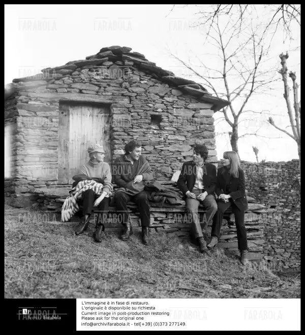 Carla Gravina, Dominique Boschero, Gian Maria Volontè e Claudio Camaso, Casteldelfino, 1967 - Farabola Immagine digitale